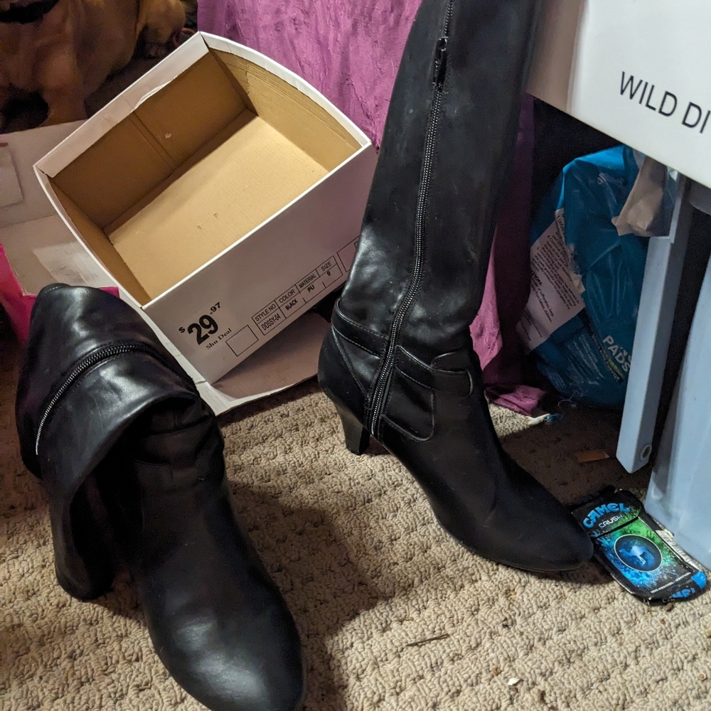Black heeled boots